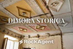 Palazzo / Stabile di 407 m² con più di 5 locali a 