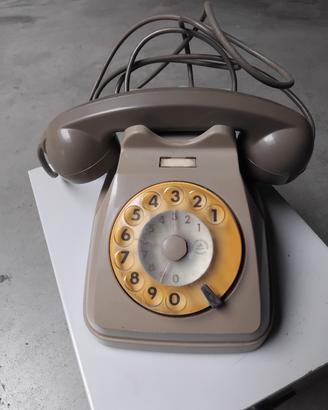 vecchio telefono a filo con rotella numetica