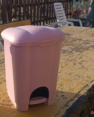 Cestino rifiuti raccolta differenziata pedale rosa