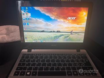Notebook Acer (funziona solo con caricatore)
