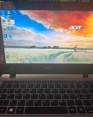 Notebook Acer (funziona solo con caricatore)