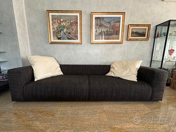 Divano in tessuto della Molteni