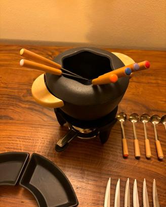 SET FONDUTA  40 PEZZI IN SCATO. ORIGINALE mai usat