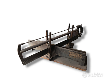 Sega Troncatrice Antica