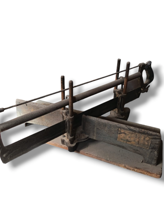 Sega Troncatrice Antica