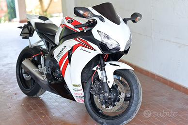 Honda CBR 1000 RR anno 2009 tenuta perfettamente