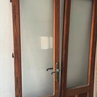 Finestre in legno e porta