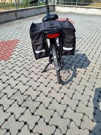 bicicletta  elettrica  nera semi nuova 3000 km