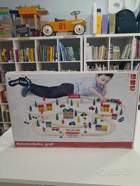 small foot pista treni 