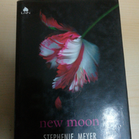 Stephenie Meyer. New moon