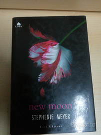 Stephenie Meyer. New moon