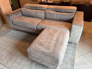 divano letto grigio scamosciato