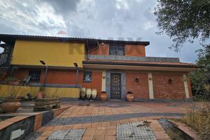 Villa singola + spazio esterno a Mascalucia