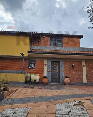 Villa singola + spazio esterno a Mascalucia