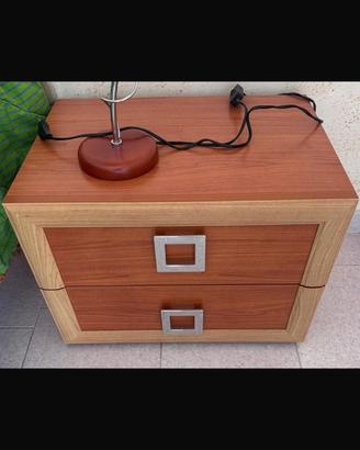 Specchio,comodino di legno,e comodino grande legno