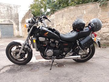 Honda vf750c 