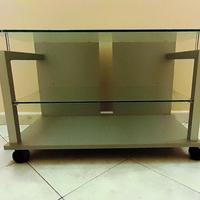 Mobile porta TV e stereo su rotelle