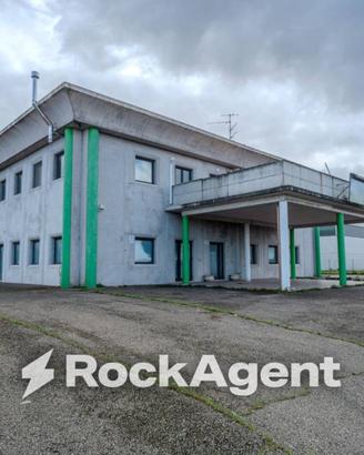 Immobile di 1053 m² con più di 5 locali a Acquapen