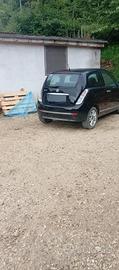 Lancia y