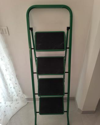 Scala 4 gradini 