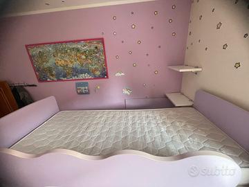 cameretta con scrivania bambina