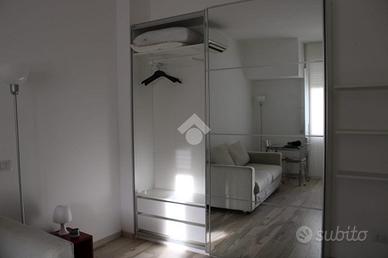 MONOLOCALE A MILANO