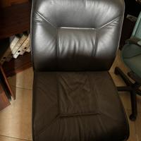 Poltrona in pelle nera