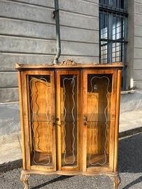 Vetrina stile chippendale