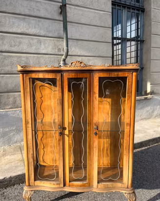 Vetrina stile chippendale