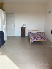 Stanza disponibile per donna