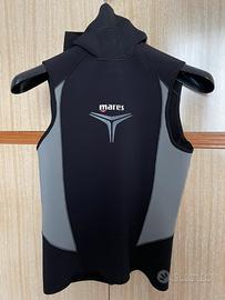 Mares sottomuta con cappuccio