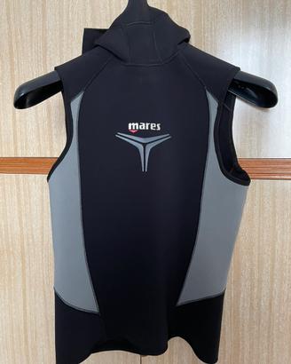 Mares sottomuta con cappuccio