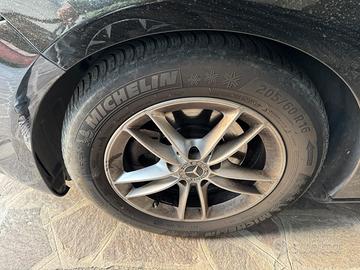 4 cerchi 205/60 R16 con gomme invernali Michelin