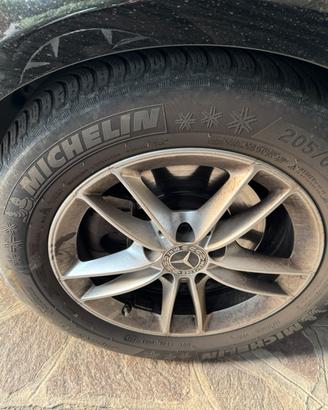 4 cerchi 205/60 R16 con gomme invernali Michelin