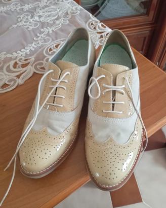 Scarpe stringate in pelle