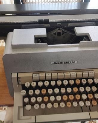 Macchina da scrivere Olivetti