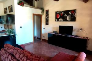 Camaiore, appartamento come nuovo arredato