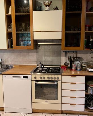 Cucina completa 528 cm + tavolo e 6 sedie