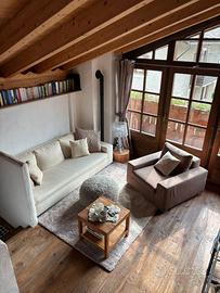 Divano Moore di Minotti e poltrona di design