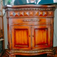 porta TV di origine asiatico 