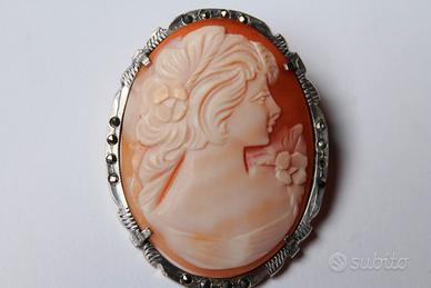 Cammeo spilla-ciondolo in argento 