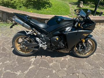 Yamaha r1