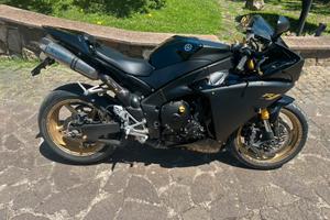 Yamaha r1
