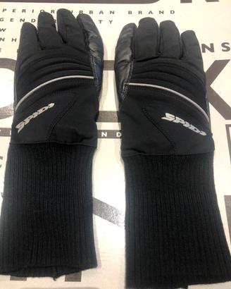 Abbigliamento antipioggia leggi