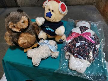Lotto 3 Peluches e una Bambola di pezza
