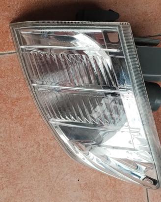 Freccia anteriore destra Nissan X-Trail T30 (2002)