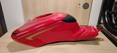 Serbatoio ducati 749
