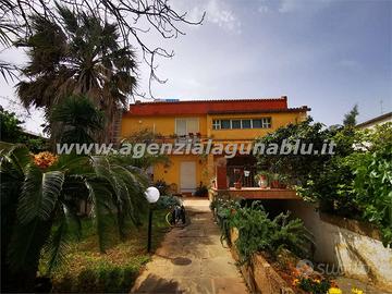 Villa 400mq con 2 unità immobiliari e giardino