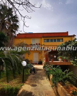 Villa 400mq con 2 unità immobiliari e giardino