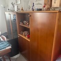 Mobile, vetrina in legno